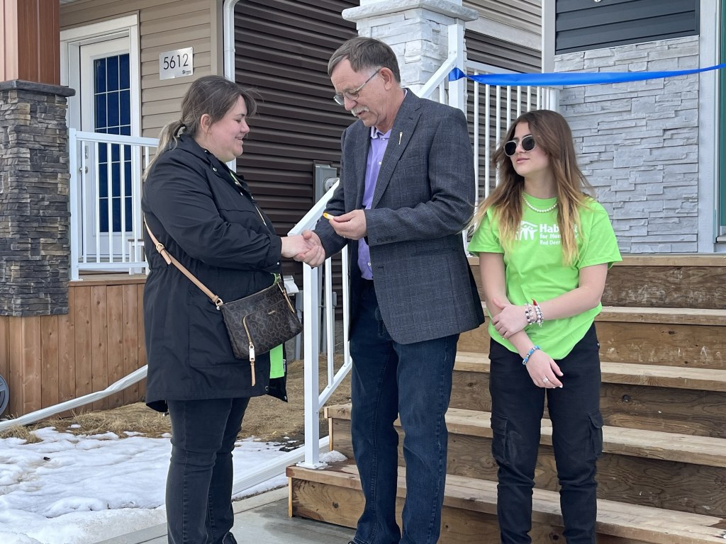 Picture of: Habitat for Humanity Red Deer presents keys to four families at
